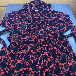 Vera Bradley Women’s Red and Black Floral Hooded Robe L/XL